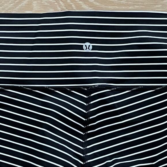 Lululemon Wunder Under Crop (High-Rise) Luxtreme 21" Parallel Stripe Black White - Picture 4 of 6